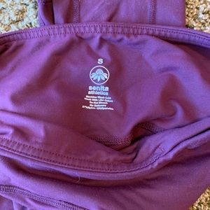 sanita crop cranberry leggings